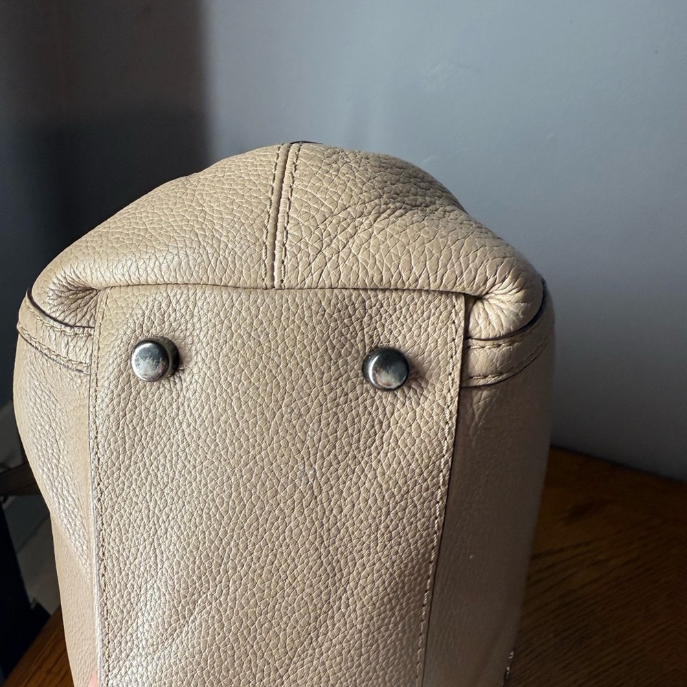 Coach Edie Turn-lock Edie with 3 Compartment Shoulder Purse Authenticated - Picture 5 of 10